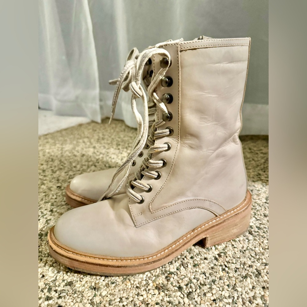 Vintage Foundry Real off- white leather boots